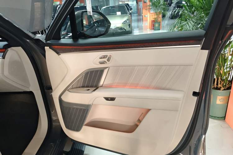 Used ONVO Luxeed L90 2025 Model—Ultra Six-Seater Version Interior 5