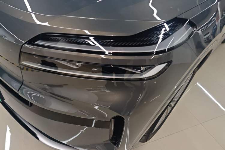 Used ONVO Luxeed L90 2025 Model—Max Six-Seater Version Left Front Headlight