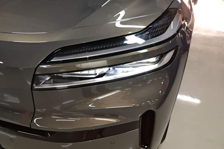 Used ONVO Luxeed L90 2025 Model—Ultra Six-Seater Version Left Front Headlight