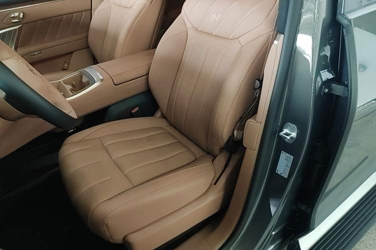 Used ONVO Luxeed L90 2025 Model—Ultra Six-Seater Version Left Front Seat