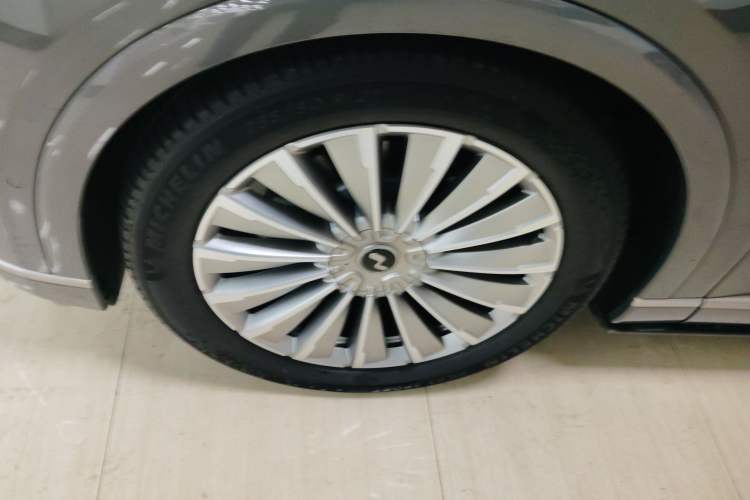 Used ONVO Luxeed L90 2025 Model—Ultra Six-Seater Version Left Front Wheel Hub