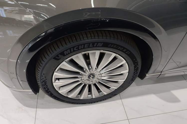 Used ONVO Luxeed L90 2025 Model—Max Six-Seater Version Left Front Wheel Hub
