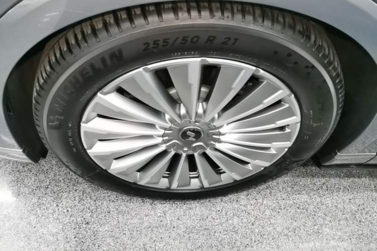 Used ONVO Luxeed L90 2025 Model—Ultra Six-Seater Version Left Front Wheel Hub