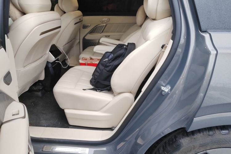 Used ONVO Luxeed L90 2025 Model—Ultra Six-Seater Version Left Rear Seat