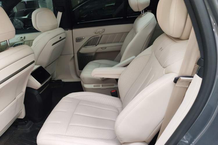 Used ONVO Luxeed L90 2025 Model—Ultra Six-Seater Version Left Rear Seat