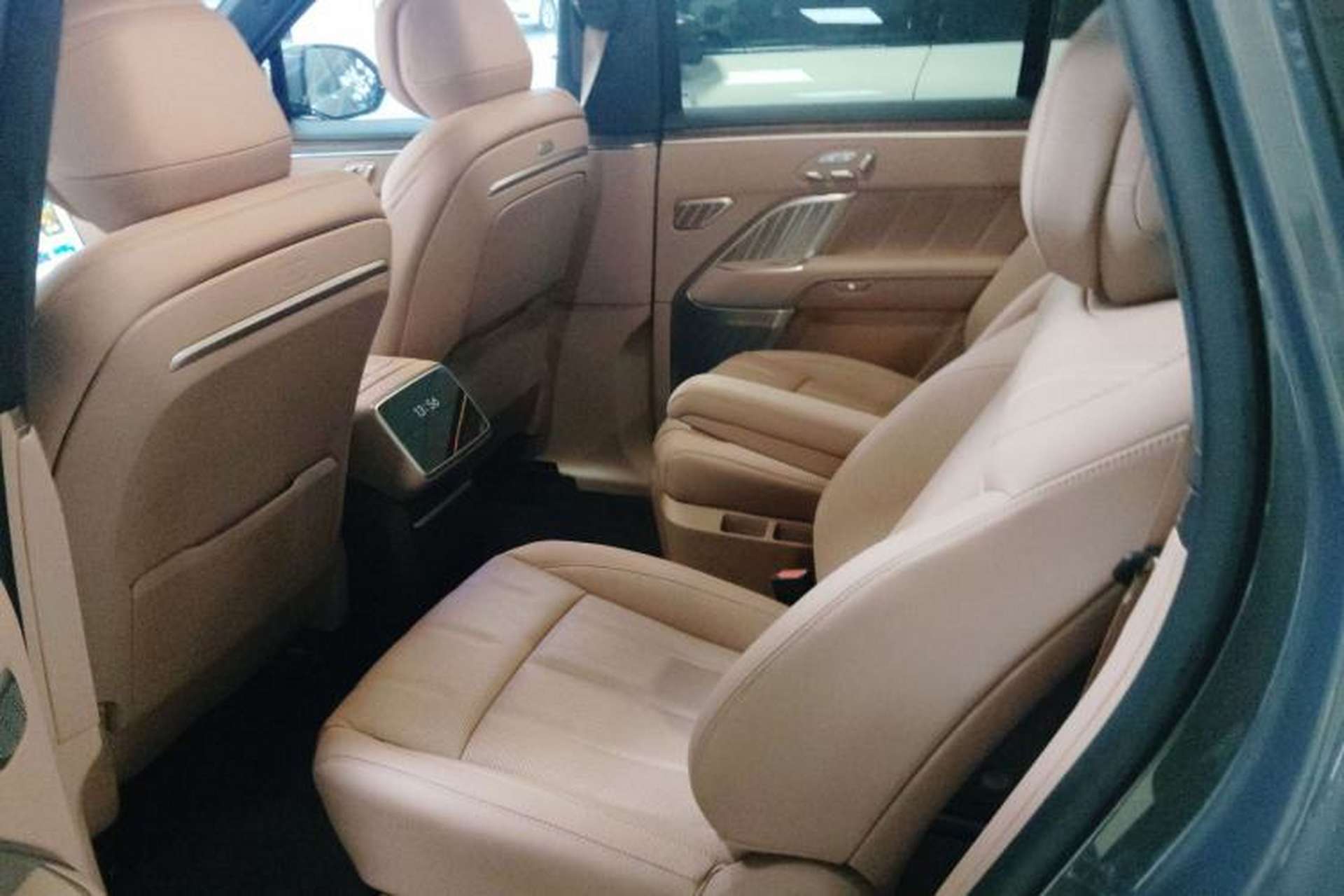 Used ONVO Luxeed L90 2025 Model—Ultra Six-Seater Version Left Rear Seat