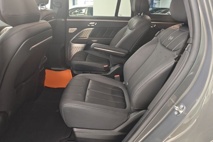 Used ONVO Luxeed L90 2025 Model—Ultra Six-Seater Version Left Rear Seat