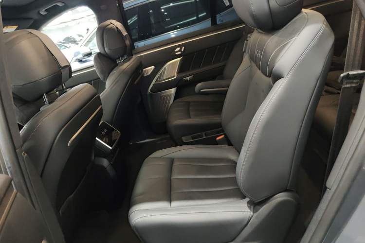 Used ONVO Luxeed L90 2025 Model—Max Six-Seater Version Left Rear Seat
