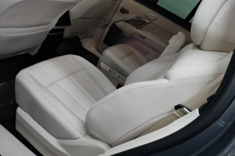 Used ONVO Luxeed L90 2025 Model—Ultra Six-Seater Version Left Rear Seat