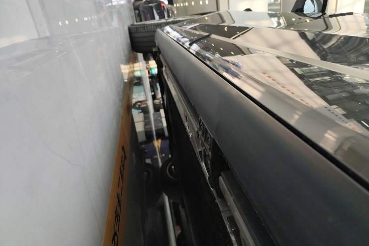 Used ONVO Luxeed L90 2025 Model—Ultra Six-Seater Version Left Side Sill