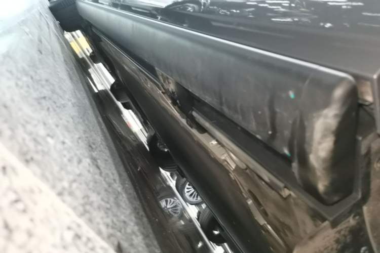 Used ONVO Luxeed L90 2025 Model—Ultra Six-Seater Version Left Side Sill