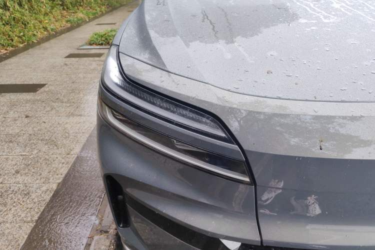 Used ONVO Luxeed L90 2025 Model—Ultra Six-Seater Version Right Front Headlight