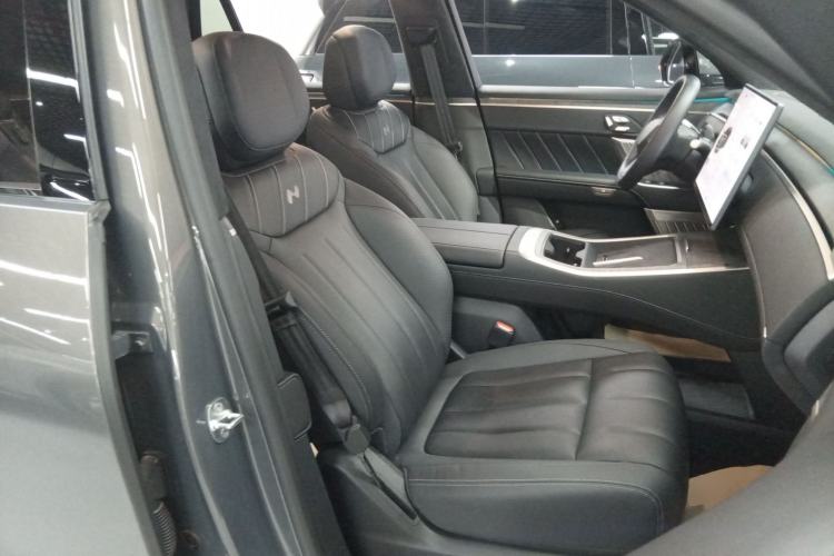 Used ONVO Luxeed L90 2025 Model—Ultra Six-Seater Version Right Front Seat