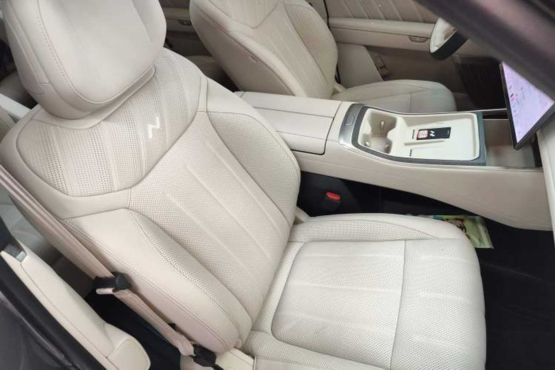 Used ONVO Luxeed L90 2025 Model—Ultra Six-Seater Version Right Front Seat