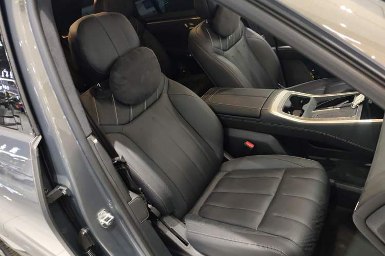 Used ONVO Luxeed L90 2025 Model—Max Six-Seater Version Right Front Seat
