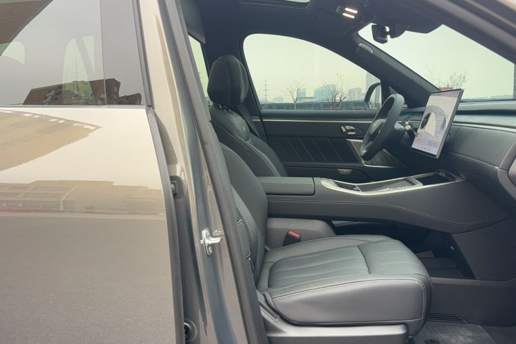 Used ONVO Luxeed L90 2025 Model—Ultra Six-Seater Version Right Front Seat