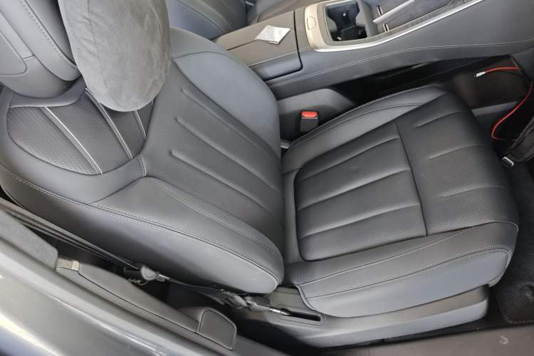 Used ONVO Luxeed L90 2025 Model—Ultra Six-Seater Version Right Front Seat