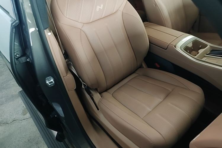 Used ONVO Luxeed L90 2025 Model—Ultra Six-Seater Version Right Front Seat