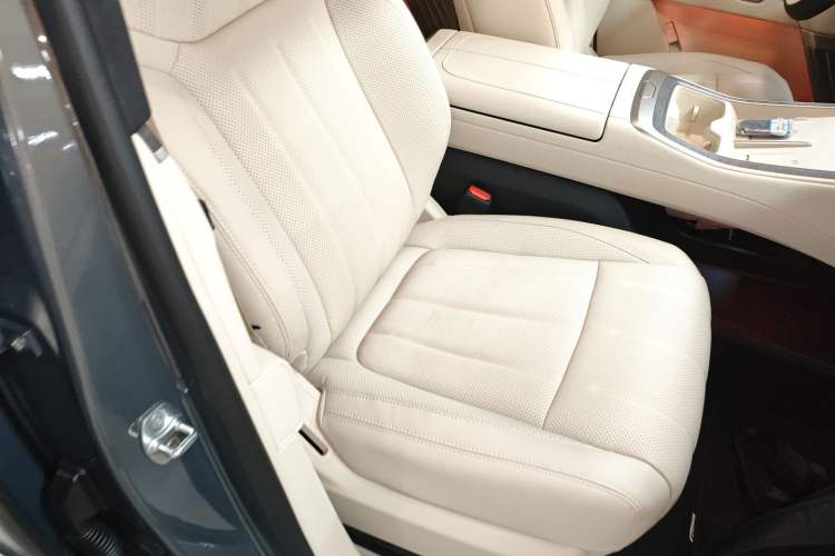 Used ONVO Luxeed L90 2025 Model—Ultra Six-Seater Version Right Front Seat