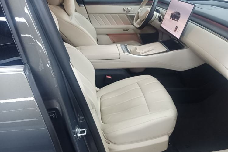 Used ONVO Luxeed L90 2025 Model—Max Six-Seater Version Right Front Seat