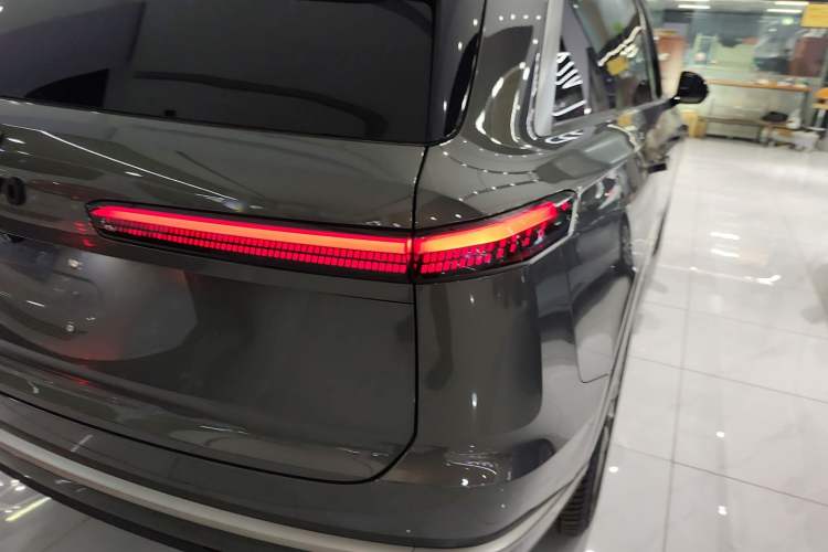 Used ONVO Luxeed L90 2025 Model—Max Six-Seater Version Right Rear Taillight
