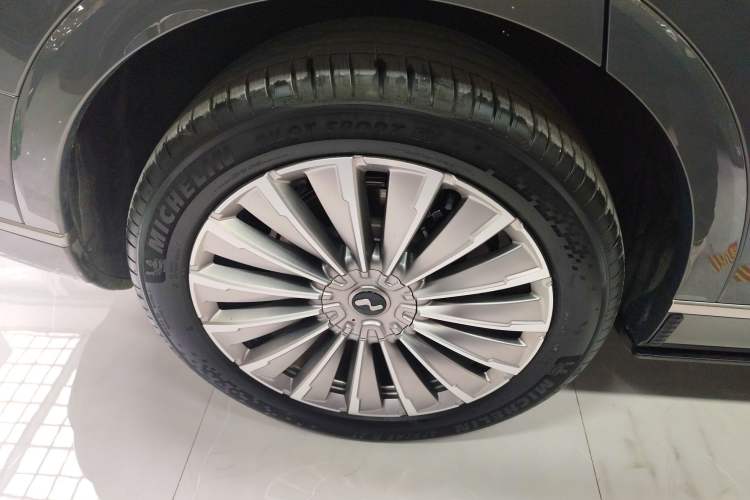 Used ONVO Luxeed L90 2025 Model—Ultra Six-Seater Version Right Rear Wheel Hub