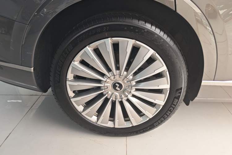 Used ONVO Luxeed L90 2025 Model—Ultra Six-Seater Version Right Rear Wheel Hub
