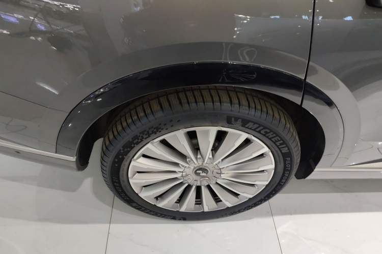 Used ONVO Luxeed L90 2025 Model—Max Six-Seater Version Right Rear Wheel Hub