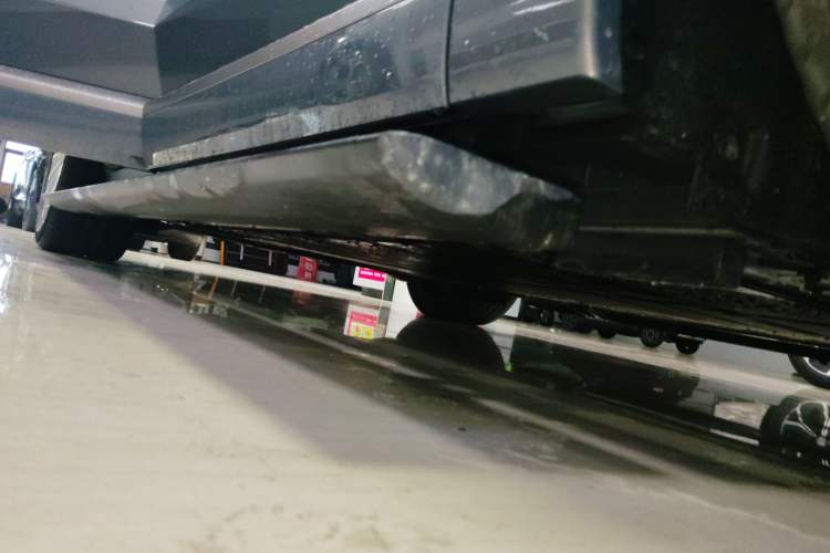 Used ONVO Luxeed L90 2025 Model—Ultra Six-Seater Version Right Side Sill