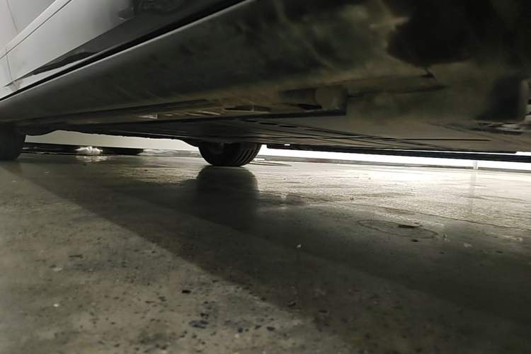 Used ONVO Luxeed L90 2025 Model—Ultra Six-Seater Version Right Side Sill