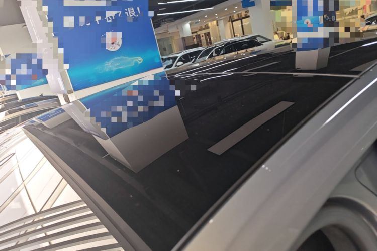 Used ONVO Luxeed L90 2025 Model—Ultra Six-Seater Version Roof