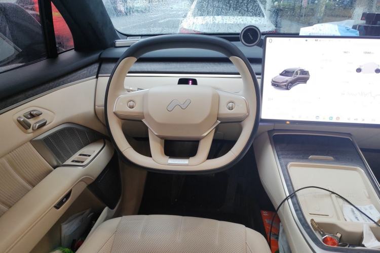 Used ONVO Luxeed L90 2025 Model—Ultra Six-Seater Version Steering Wheel