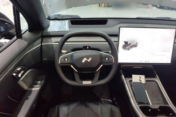 Used ONVO Luxeed L90 2025 Model—Max Six-Seater Version Steering Wheel