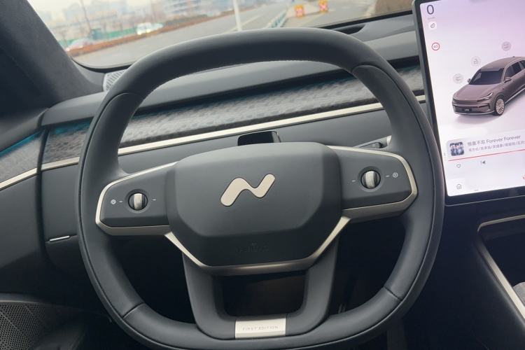 Used ONVO Luxeed L90 2025 Model—Ultra Six-Seater Version Steering Wheel