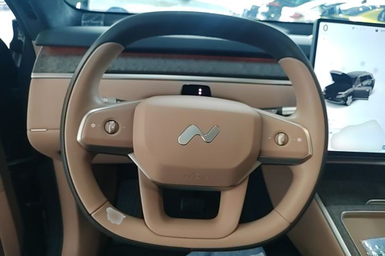 Used ONVO Luxeed L90 2025 Model—Ultra Six-Seater Version Steering Wheel