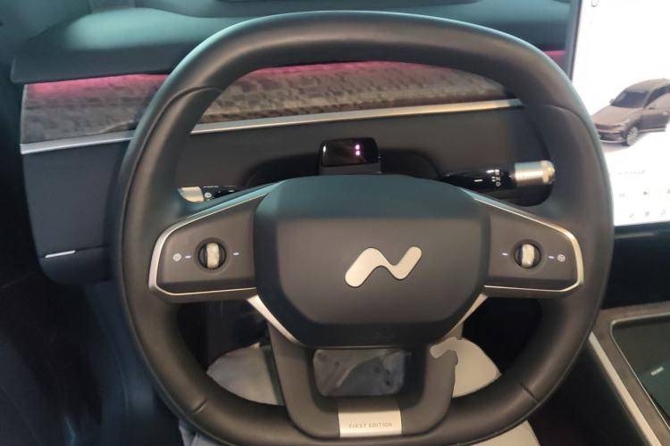Used ONVO Luxeed L90 2025 Model—Max Six-Seater Version Steering Wheel