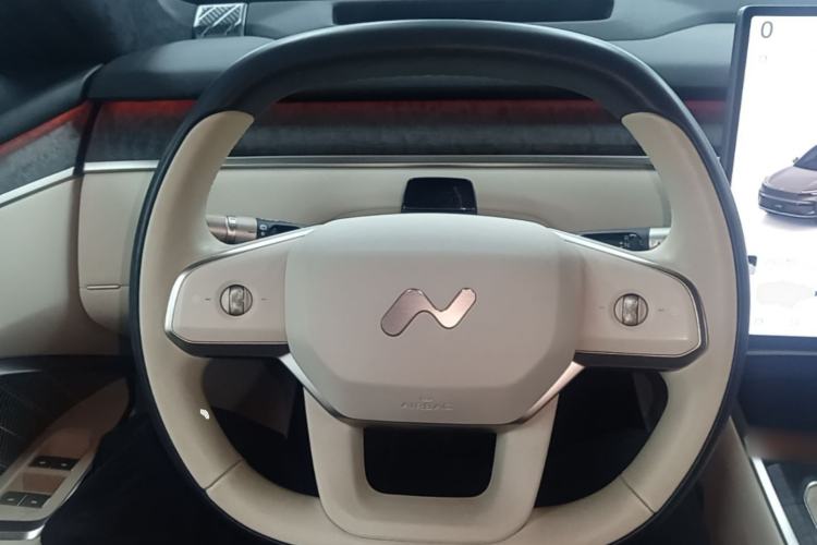 Used ONVO Luxeed L90 2025 Model—Max Six-Seater Version Steering Wheel