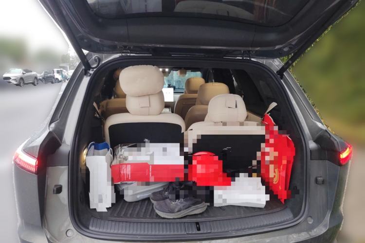 Used ONVO Luxeed L90 2025 Model—Ultra Six-Seater Version Trunk