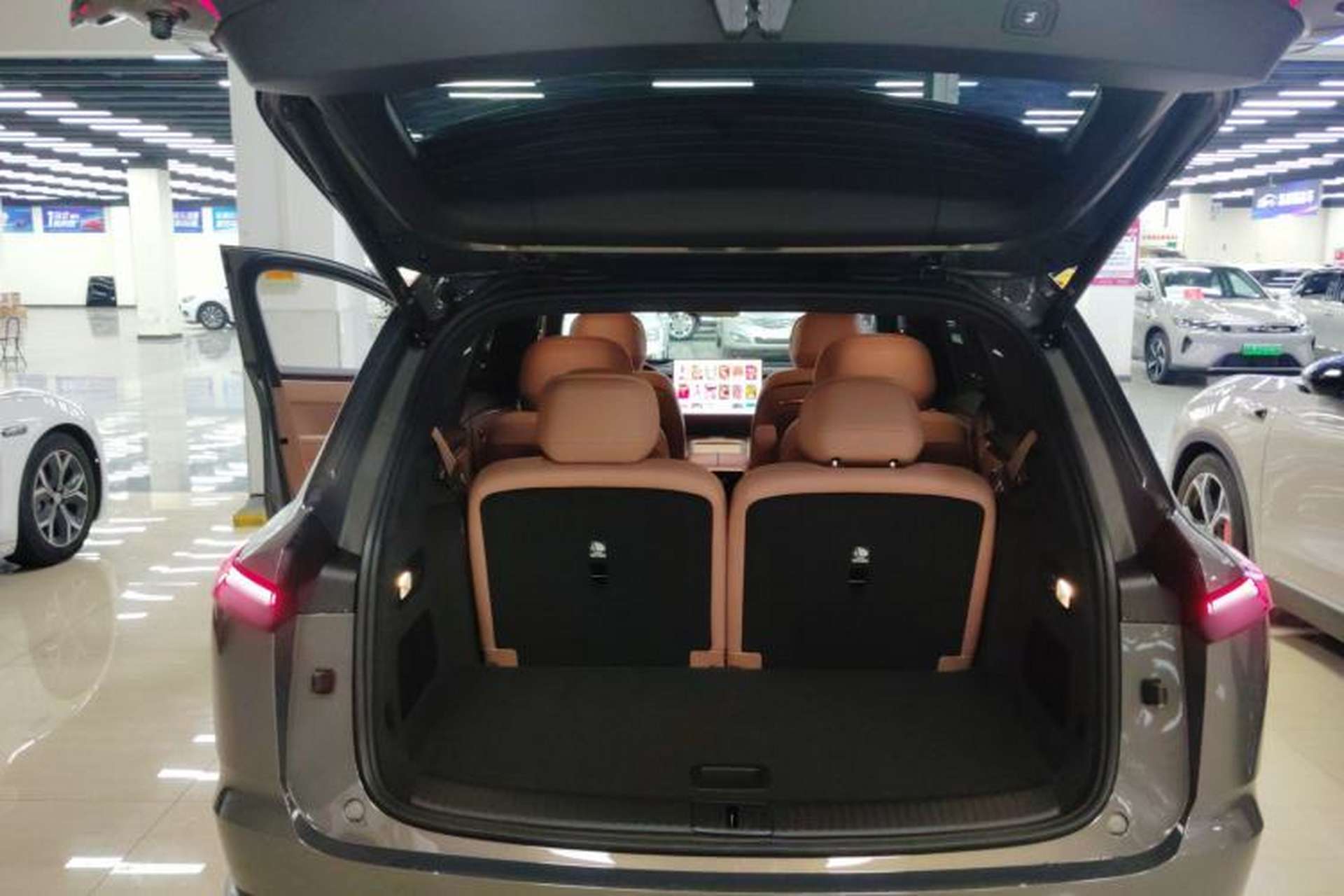 Used ONVO Luxeed L90 2025 Model—Ultra Six-Seater Version Trunk