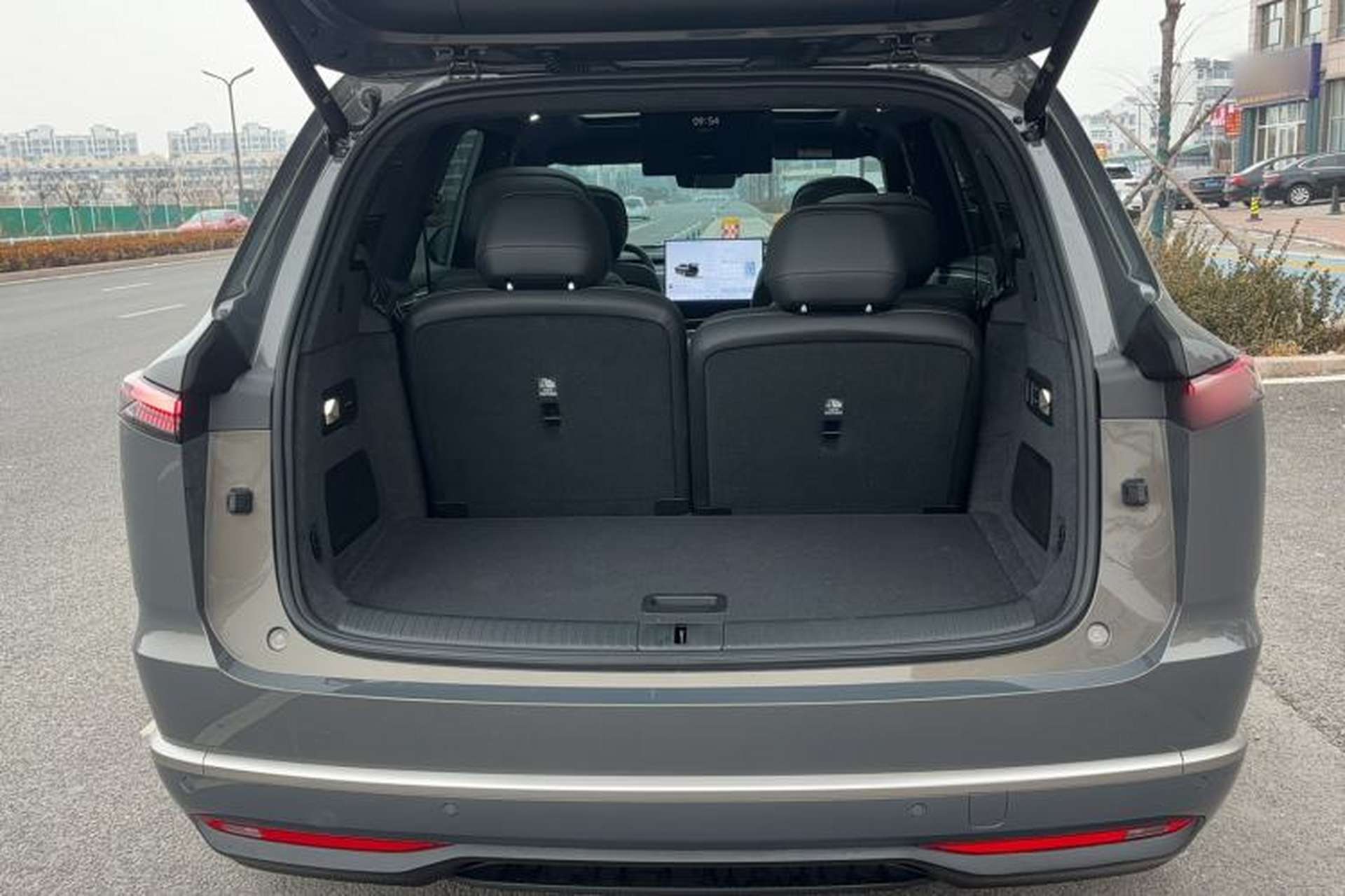 Used ONVO Luxeed L90 2025 Model—Ultra Six-Seater Version Trunk