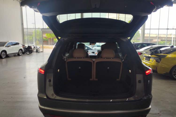 Used ONVO Luxeed L90 2025 Model—Ultra Six-Seater Version Trunk