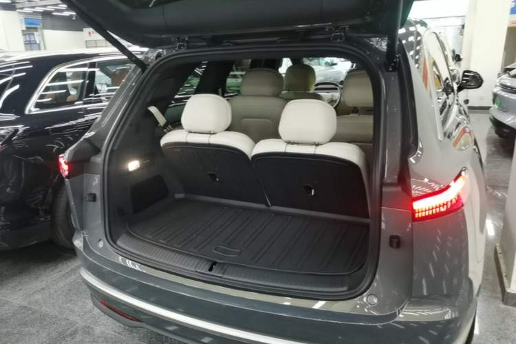 Used ONVO Luxeed L90 2025 Model—Ultra Six-Seater Version Trunk