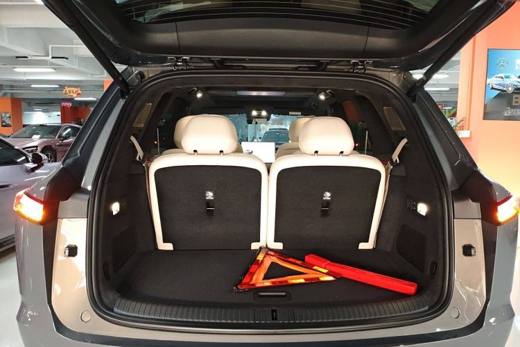 Used ONVO Luxeed L90 2025 Model—Ultra Six-Seater Version Trunk