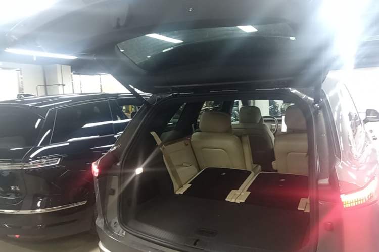 Used ONVO Luxeed L90 2025 Model—Max Six-Seater Version Trunk