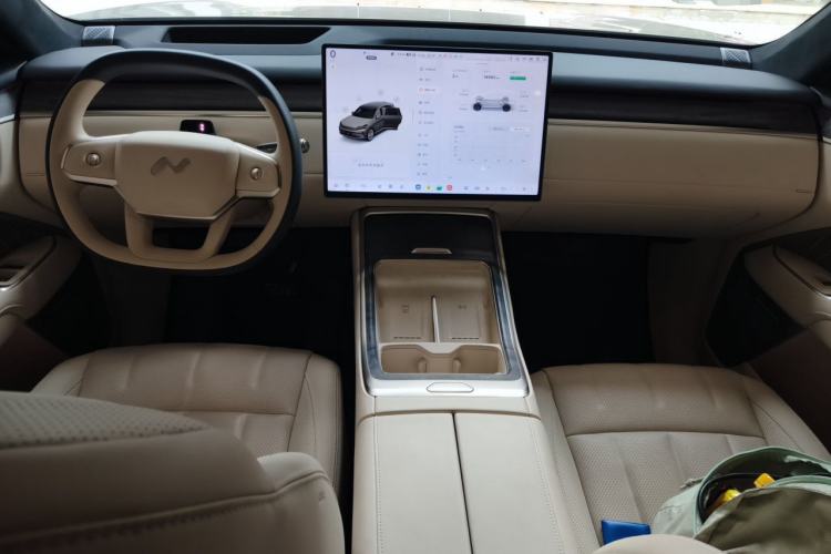 Used ONVO Luxeed L90 2025 Model—Max Six-Seater Version Center Console