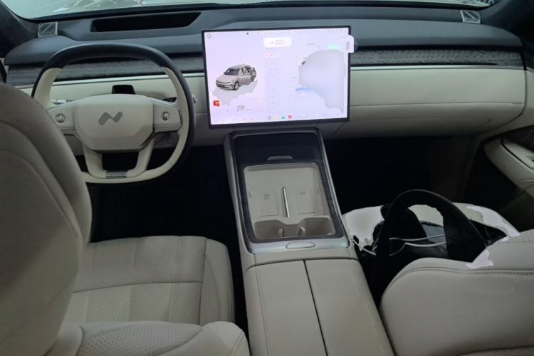Used ONVO Luxeed L90 2025 Model—Ultra Six-Seater Version Center Console
