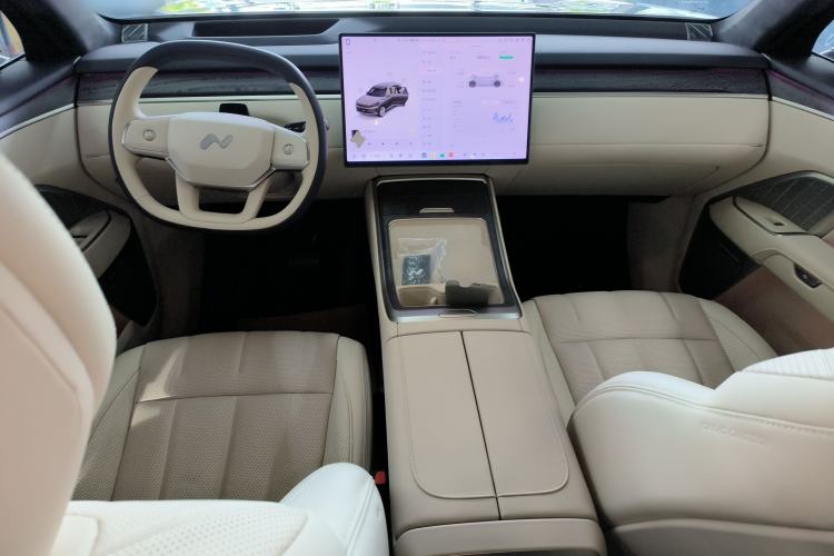 Used ONVO Luxeed L90 2025 Model—Ultra Six-Seater Version Center Console