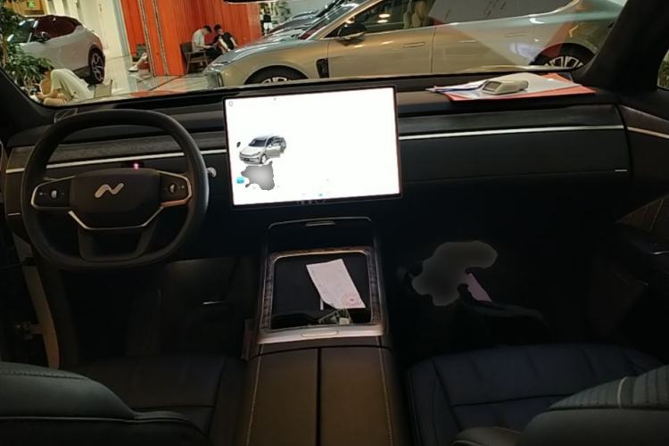 Used ONVO Luxeed L90 2025 Model Max Six-Seater 60-degree Battery Edition Center Console