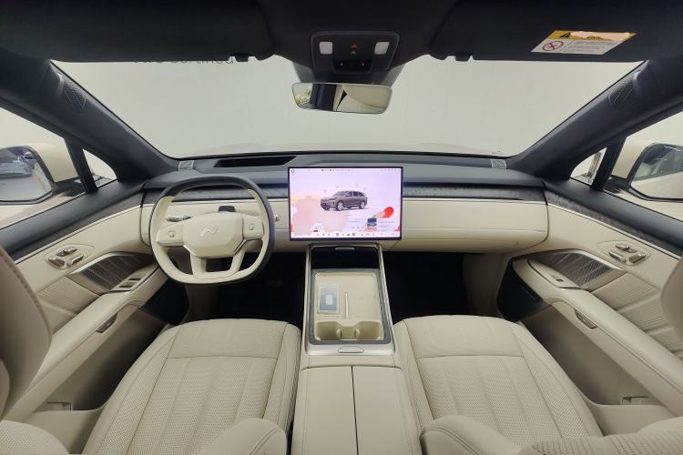 Used ONVO Luxeed L90 2025 Model—Ultra Six-Seater Version Center Console