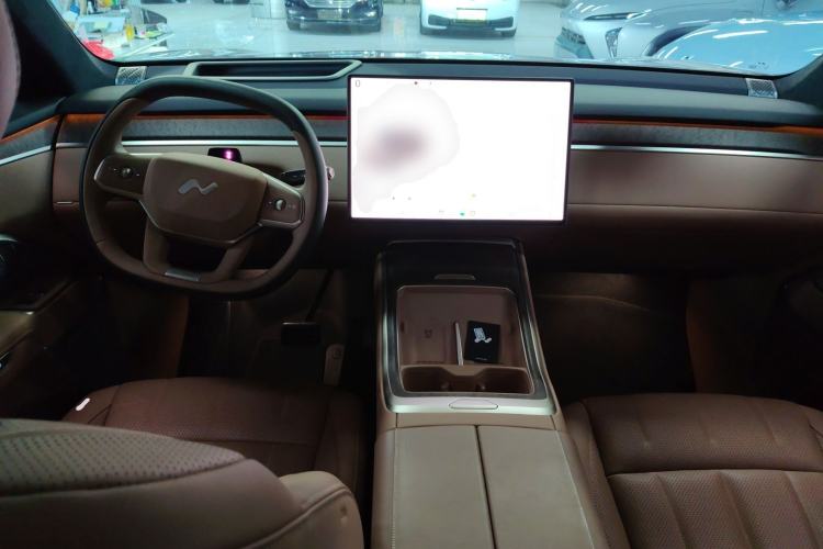 Used ONVO Luxeed L90 2025 Model—Max Six-Seater Version Center Console
